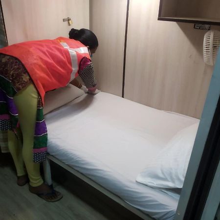 Abuzz Sewri Hostel Mumbai Bagian luar foto