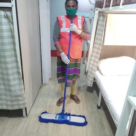Abuzz Sewri Hostel Mumbai Bagian luar foto