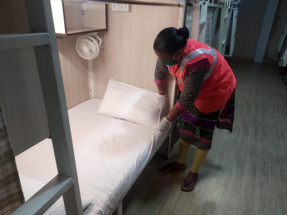 Abuzz Sewri Hostel Mumbai Bagian luar foto